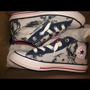 Converse kids size 4